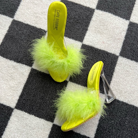 SOLD ON DEPOP Vintage Boudoir Style Feather Heels - Picture 5 of 8